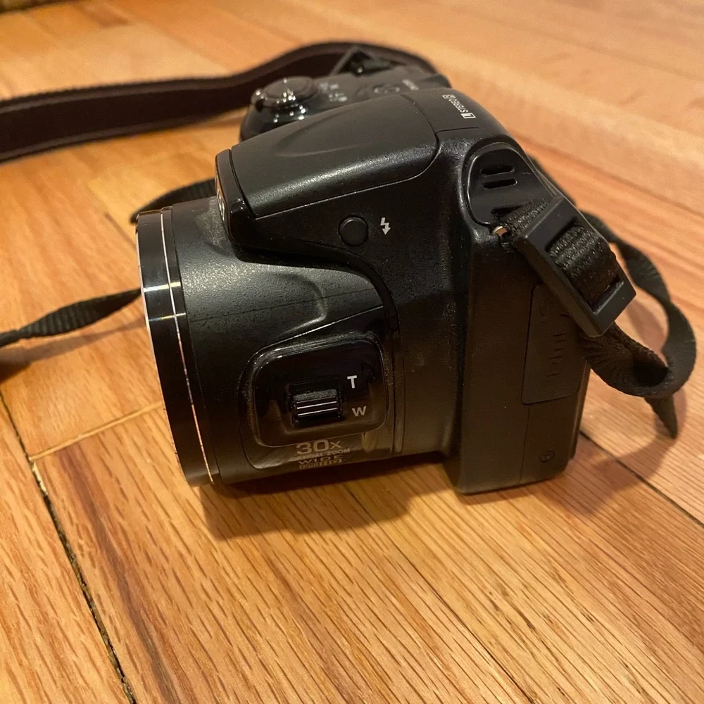 Nikon COOLPIX L820 16 MP Digital Camera with 30x zoom (barely used)